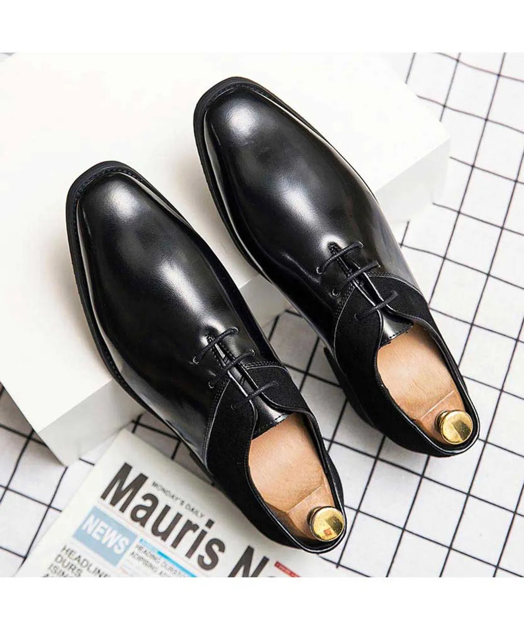 Black V style facing oxford dress shoe