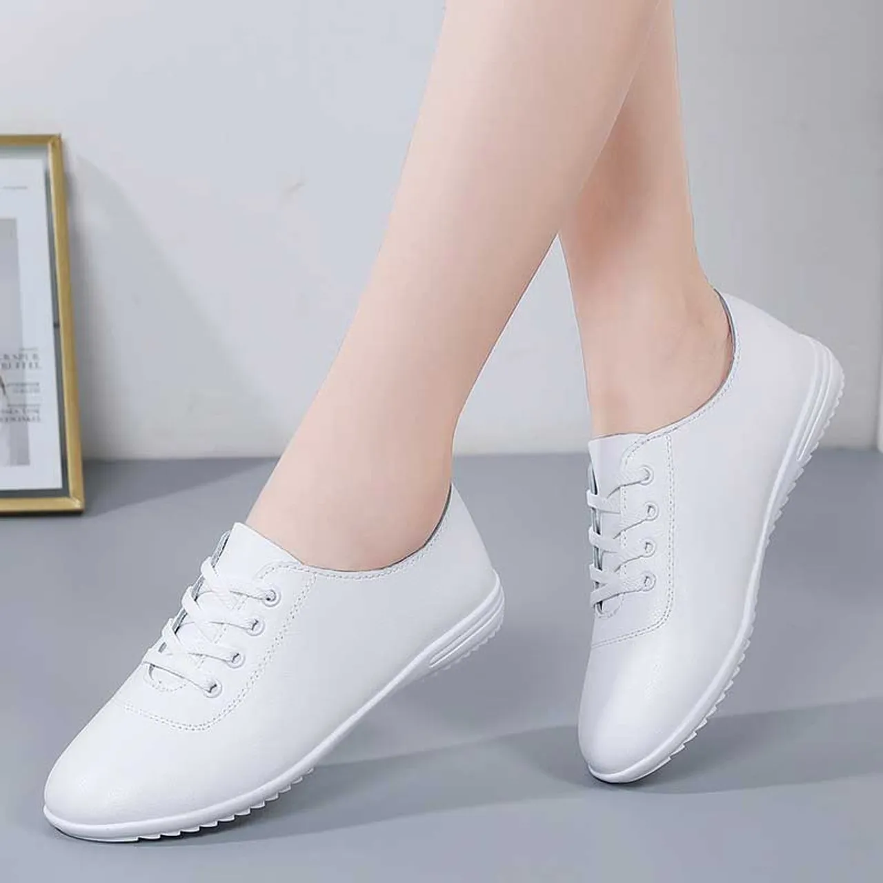 White casual plain oxford lace up shoe