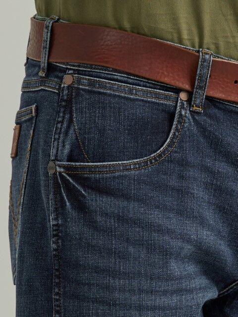 Wrangler Men's Retro Slim Boot Jean inIndigo Blue